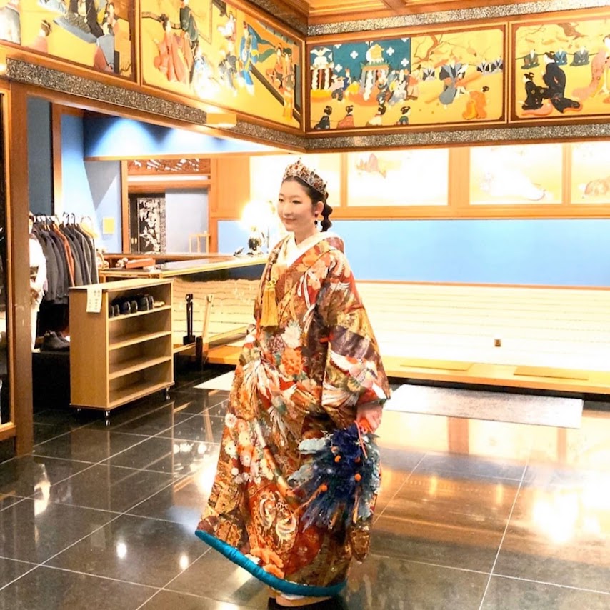 ティアラ エスメラルダ | マルチカラー ゴールド 【レンタル3泊4日基本プラン】