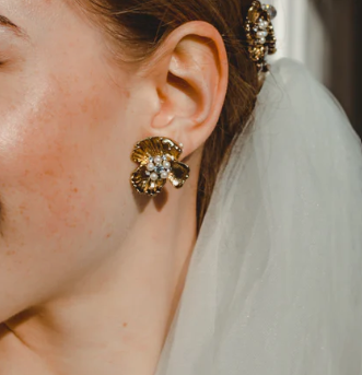 シャルロッテ ブロッサム フラワー イヤリング | GOLD 【レンタル3泊4